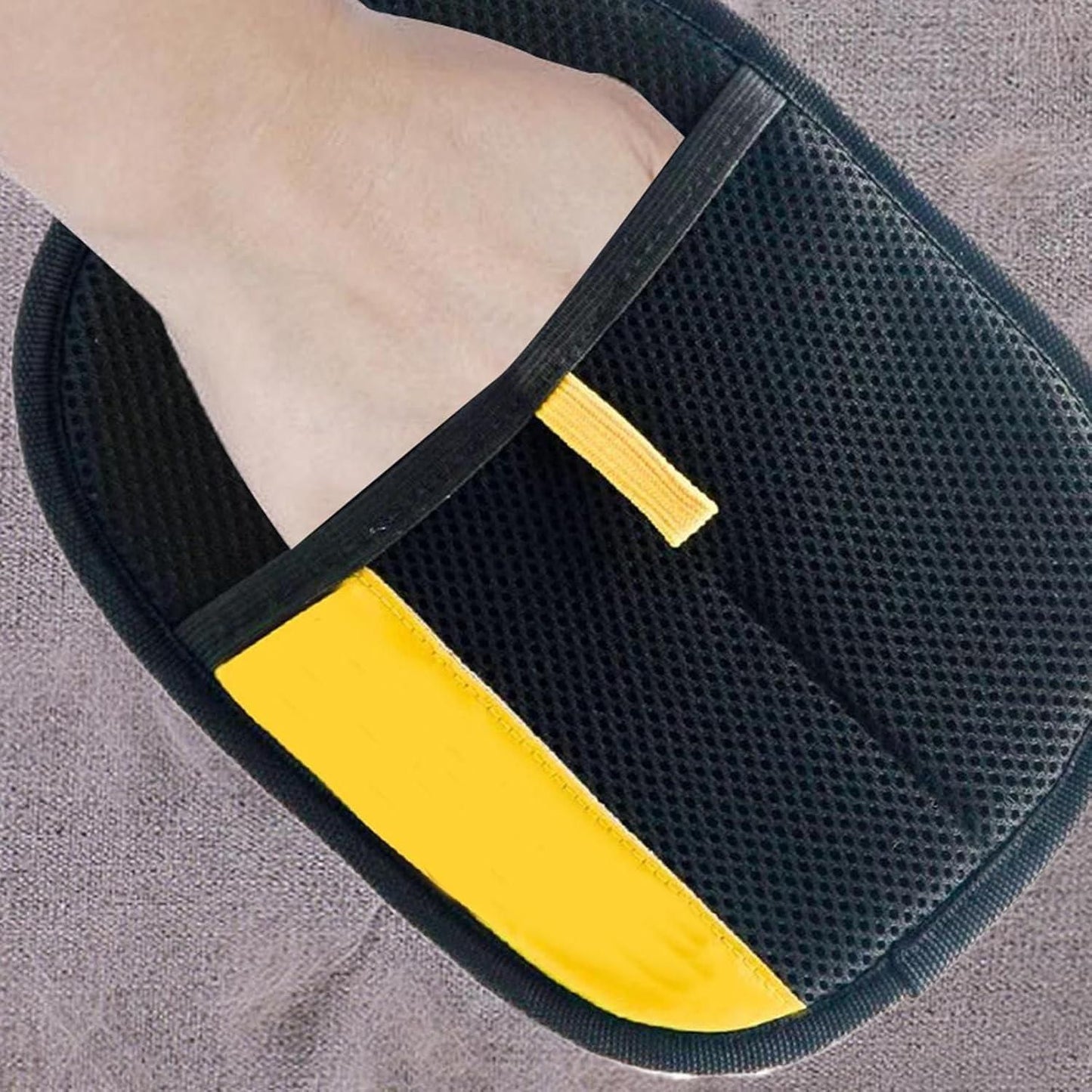 FurPick™ De-Shedding Pet Grooming Glove