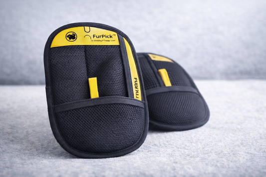 FurPick™ De-Shedding Pet Grooming Glove